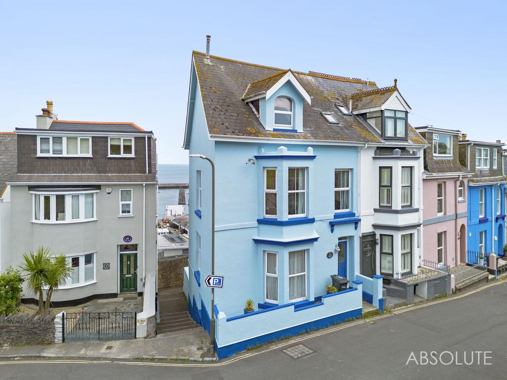 6 bedroom end of terrace house to rent