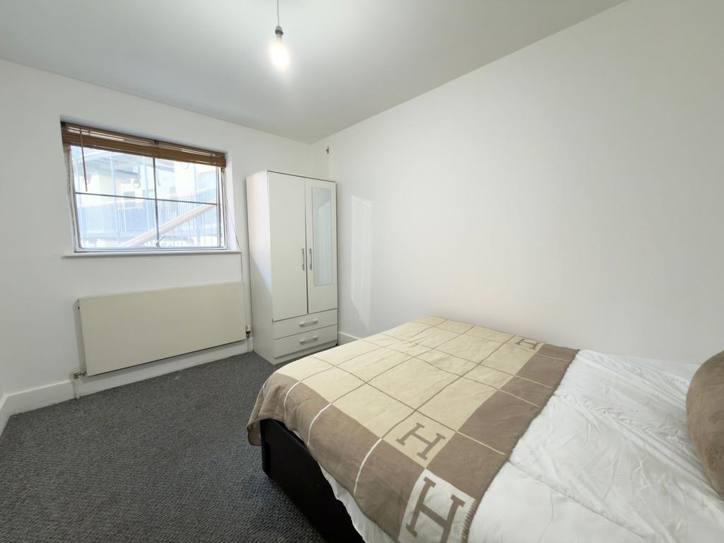 1 bedroom in a flat share to rent