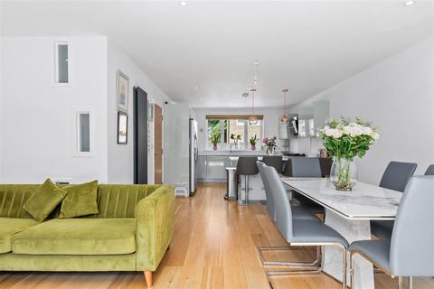 4 bedroom detached house for sale, The Green, Stotfold SG5 4DG