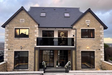 7 bedroom detached house for sale, Snape Drive, Bradford