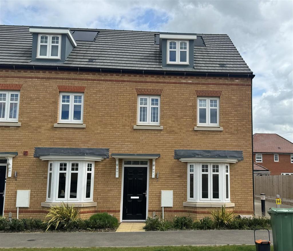 3 bedroom semi-detached house to rent