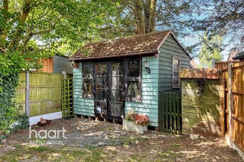 Hook End Road, Brentwood