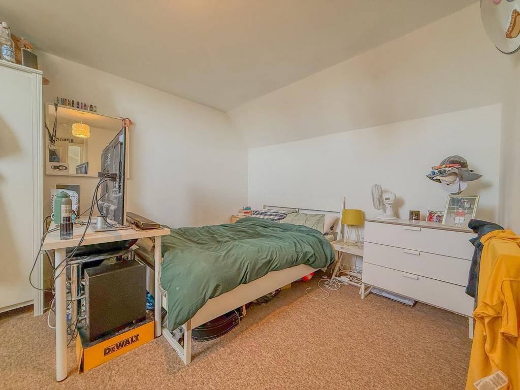 1 bedroom in a house share to rent