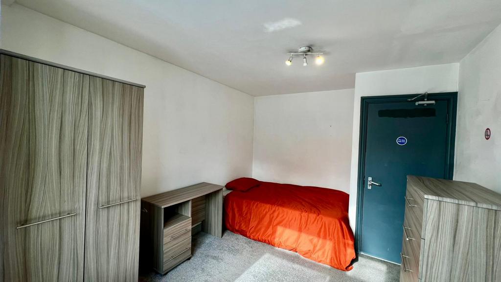 1 bedroom in a house share to rent
