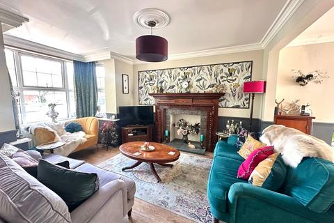 4 bedroom semi-detached house for sale, Hempstead Road, Bovingdon HP3
