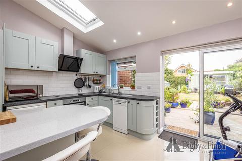 3 bedroom detached house for sale, Thomas Avenue, Radcliffe-On-Trent, Nottingham