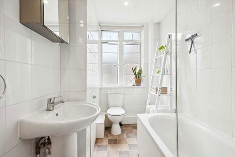 1 bedroom flat to rent, Balham High Road, London SW17