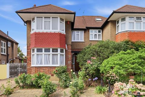 Corri Avenue, London, N14