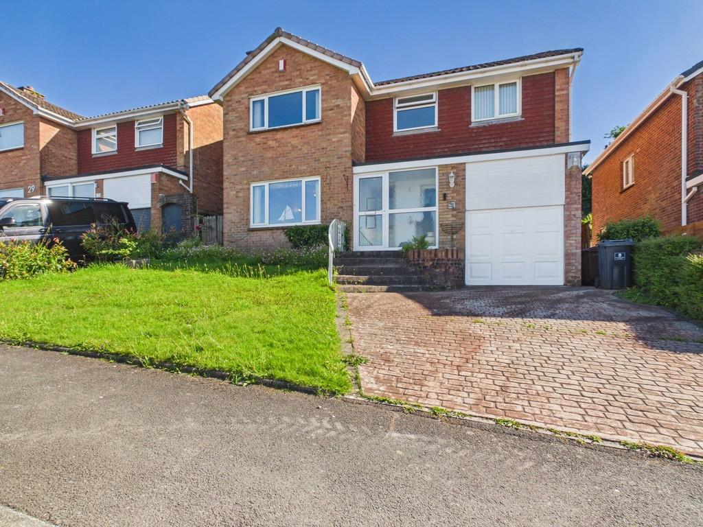 4 bedroom semi-detached house to rent