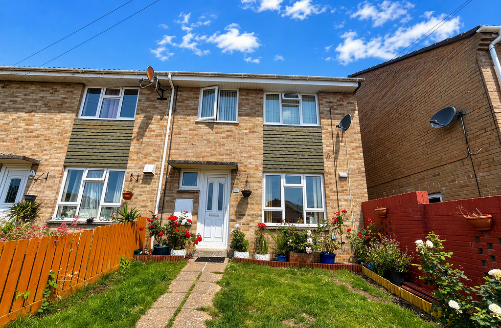 3 bedroom end of terrace house to rent