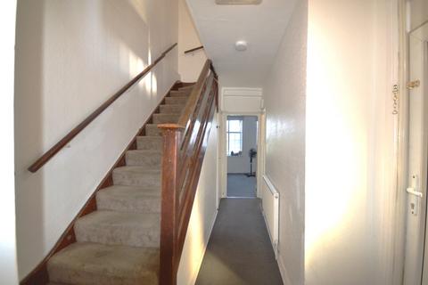 4 bedroom flat to rent, Belmont Circle,Kenton Lane, Harrow