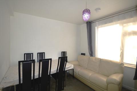4 bedroom flat to rent, Belmont Circle,Kenton Lane, Harrow