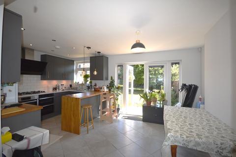 3 bedroom semi-detached house to rent, Wentworth Hill, Wembley