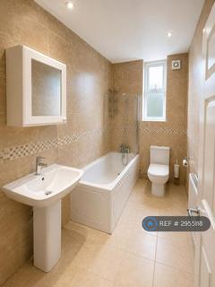 2 bedroom flat to rent, Cranbrook Road, Ilford, IG1