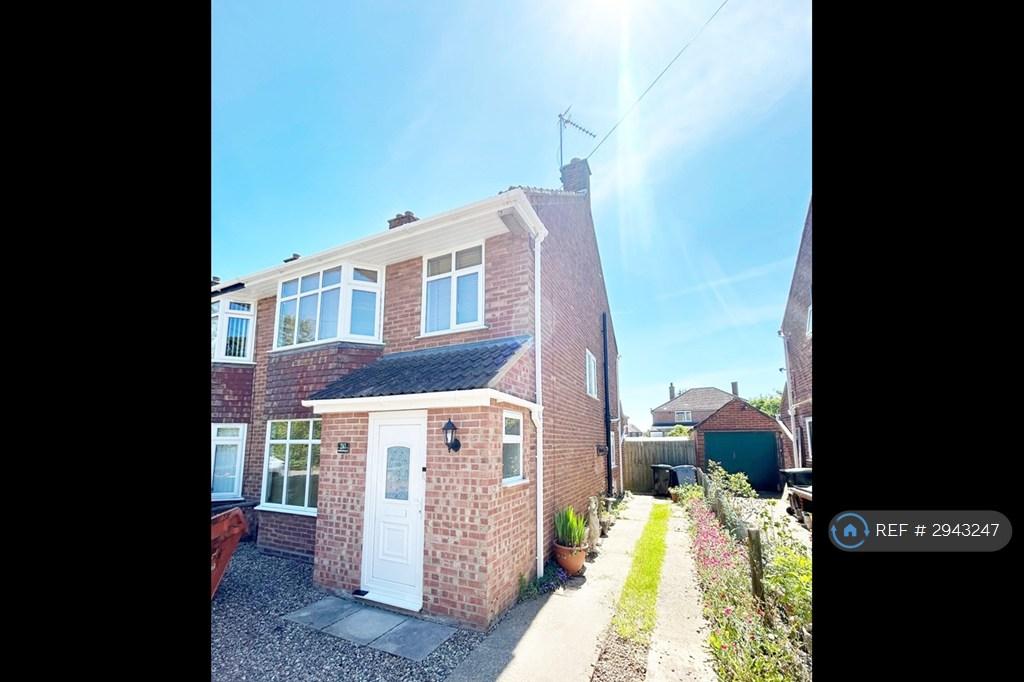 3 bedroom semi-detached house to rent