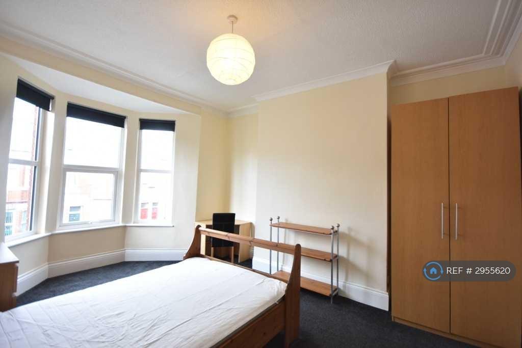 Apartment in Newcastle Upon Tyne - View 4