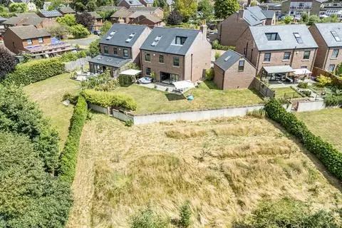 6 bedroom house for sale