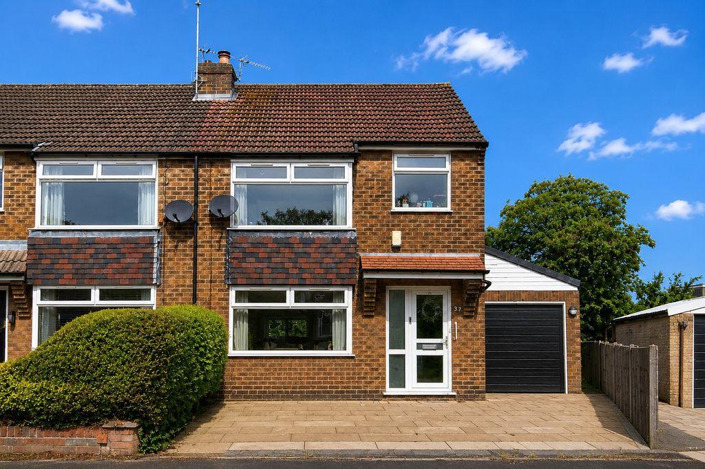 3 bedroom semi-detached house to rent