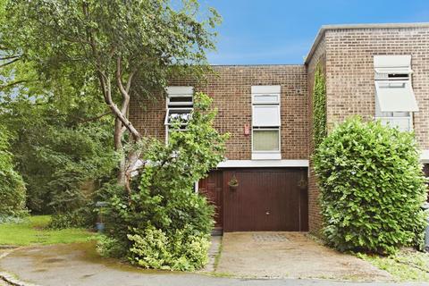 Caroline Close, CROYDON, Surrey, CR0