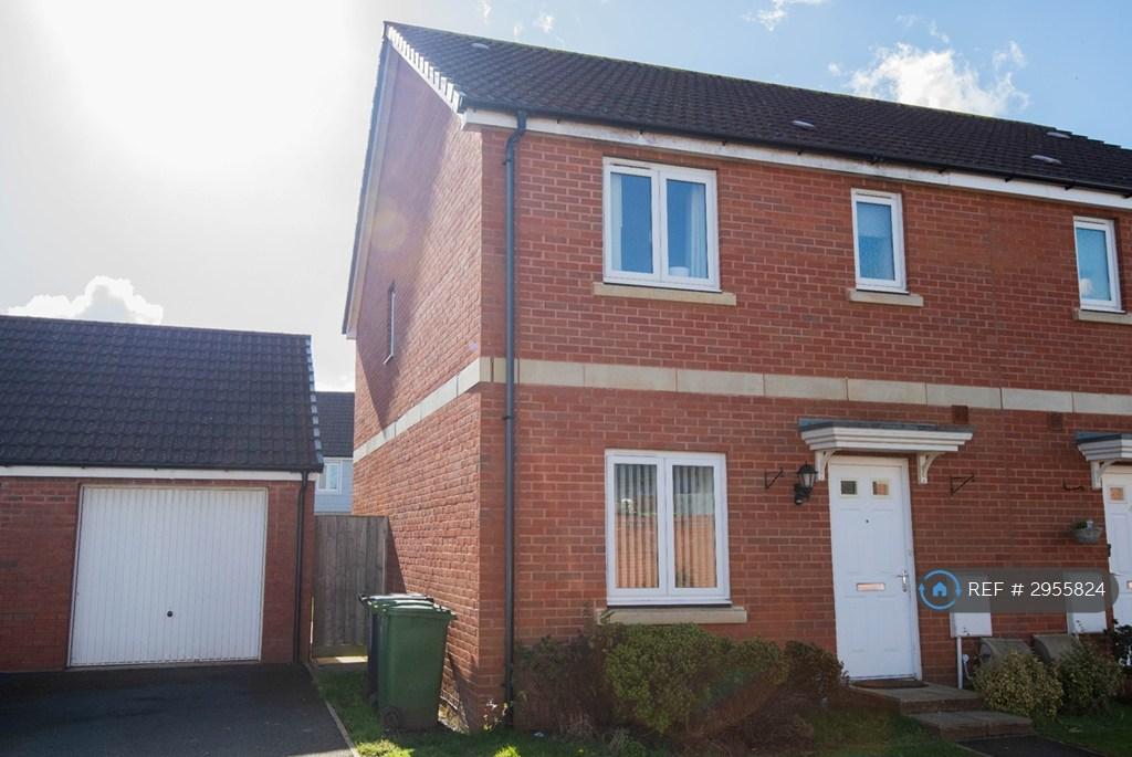 3 bedroom semi-detached house to rent