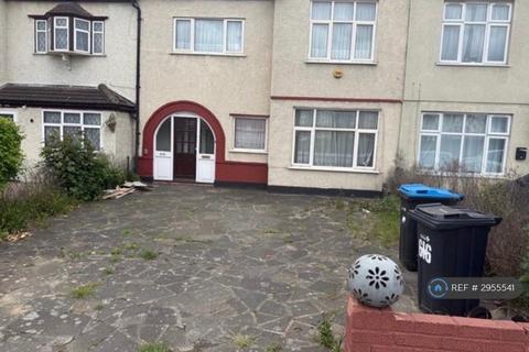 4 bedroom terraced house to rent, Eastern Avenue, Ilford, IG2