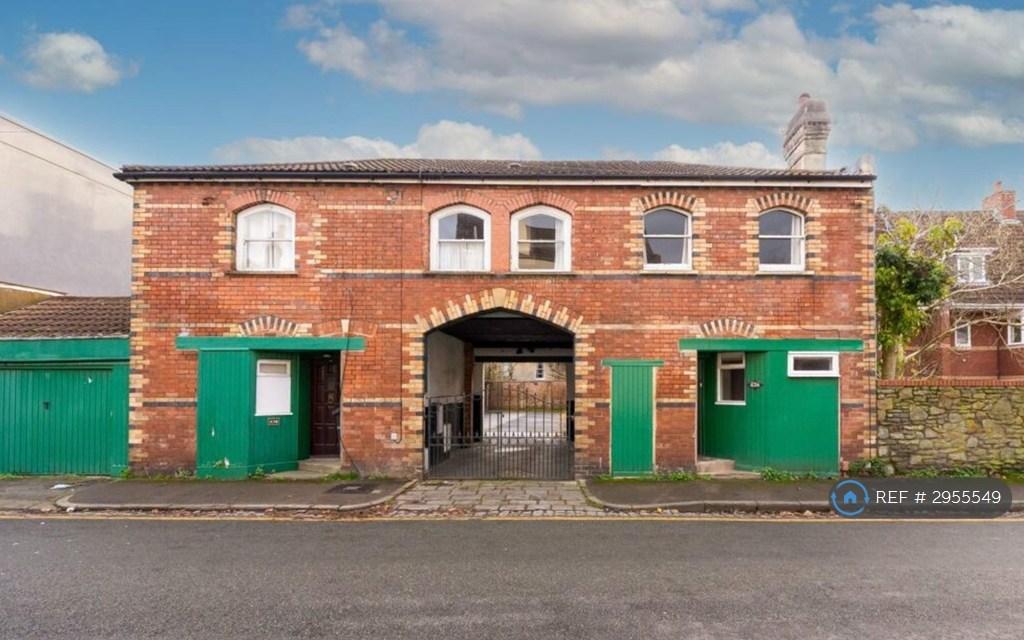 2 bedroom semi-detached house to rent