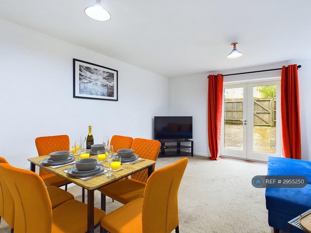 4 bedroom semi-detached house to rent