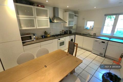 3 bedroom terraced house to rent, Bredgar Road, Archway, N19