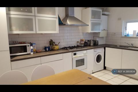 3 bedroom terraced house to rent, Bredgar Road, Archway, N19