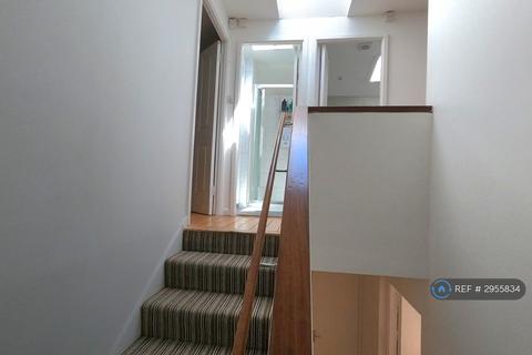 3 bedroom terraced house to rent, Bredgar Road, Archway, N19