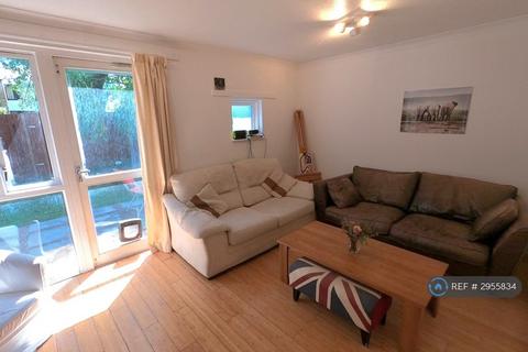 3 bedroom terraced house to rent, Bredgar Road, Archway, N19