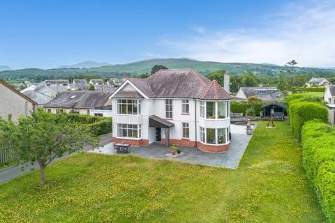 undefined, Llanrug, Caernarfon, Gwynedd, LL55