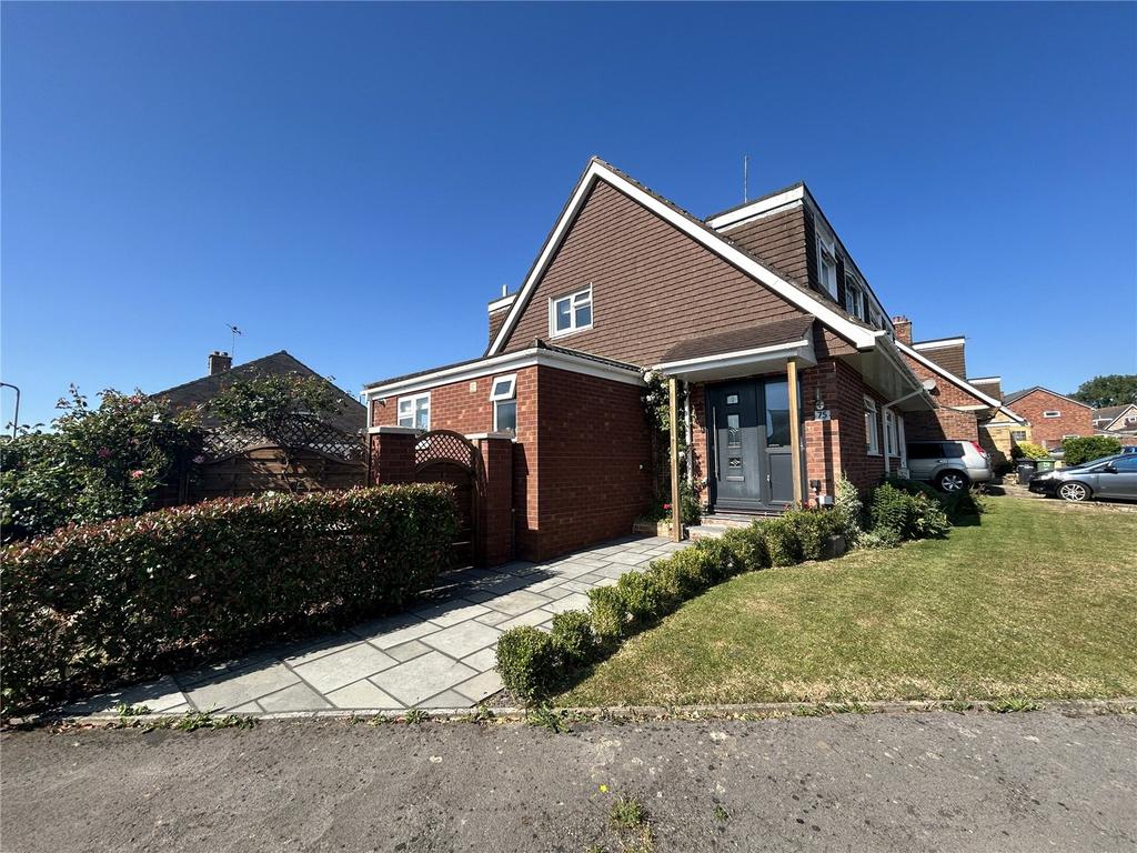 3 bedroom semi-detached house to rent