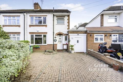 St. Michaels Crescent, Pinner