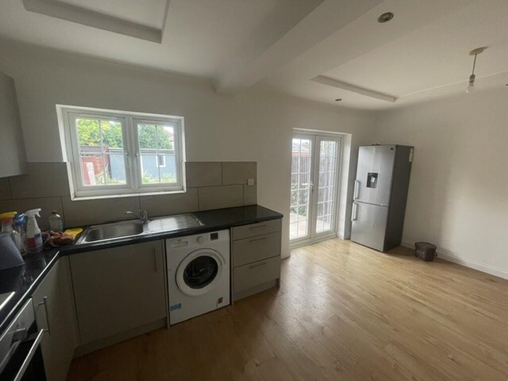 4 bedroom terraced house to rent