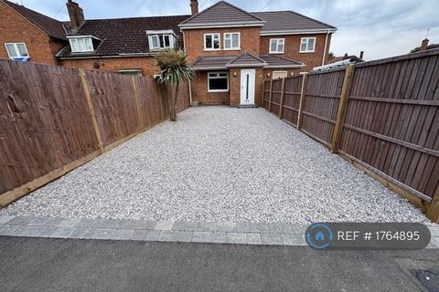 3 bedroom terraced house to rent, Fineshade Grove, Corby, NN17