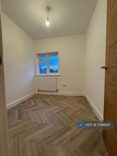 3 bedroom terraced house to rent, Fineshade Grove, Corby, NN17