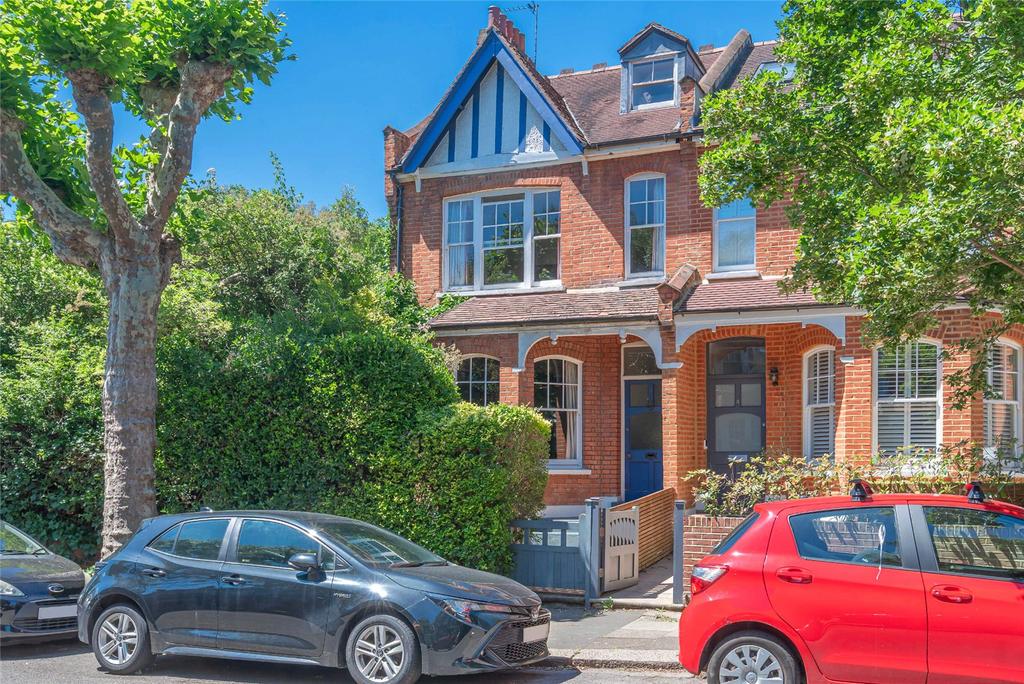 4 bedroom end of terrace house for sale