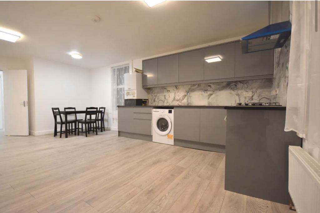 3 bedroom flat to rent