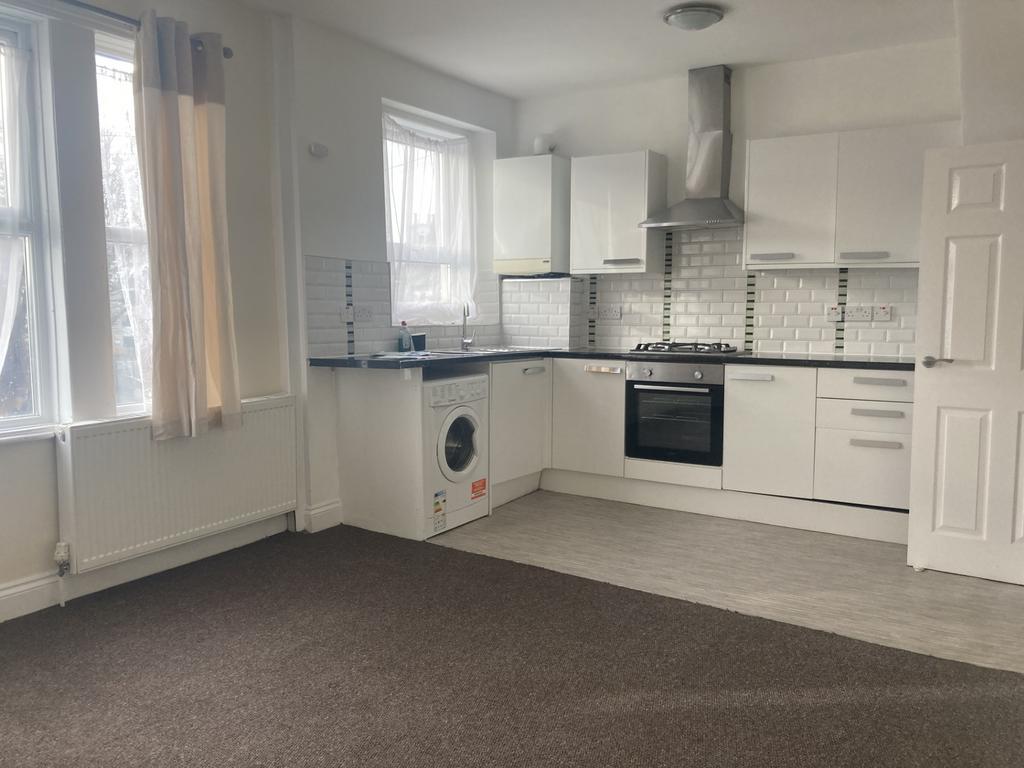 3 bedroom flat to rent