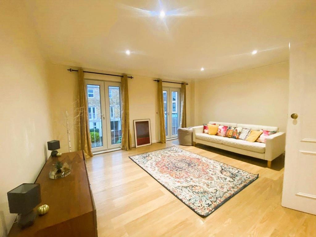 4 bedroom terraced house to rent
