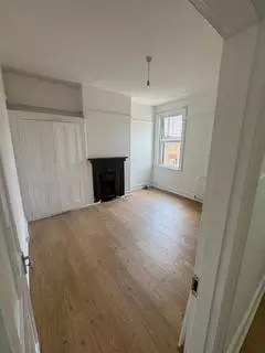 2 bedroom flat to rent - View 2