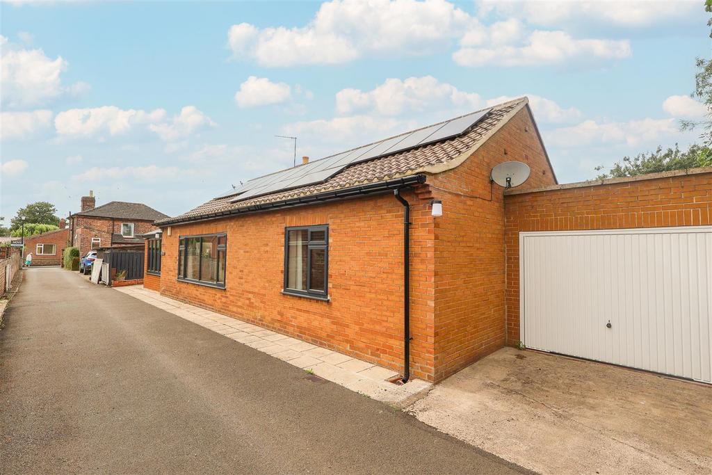 2 bedroom detached bungalow for sale