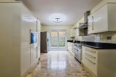 6 bedroom bungalow for sale – pohled 4