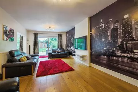 6 bedroom bungalow for sale – pohled 5