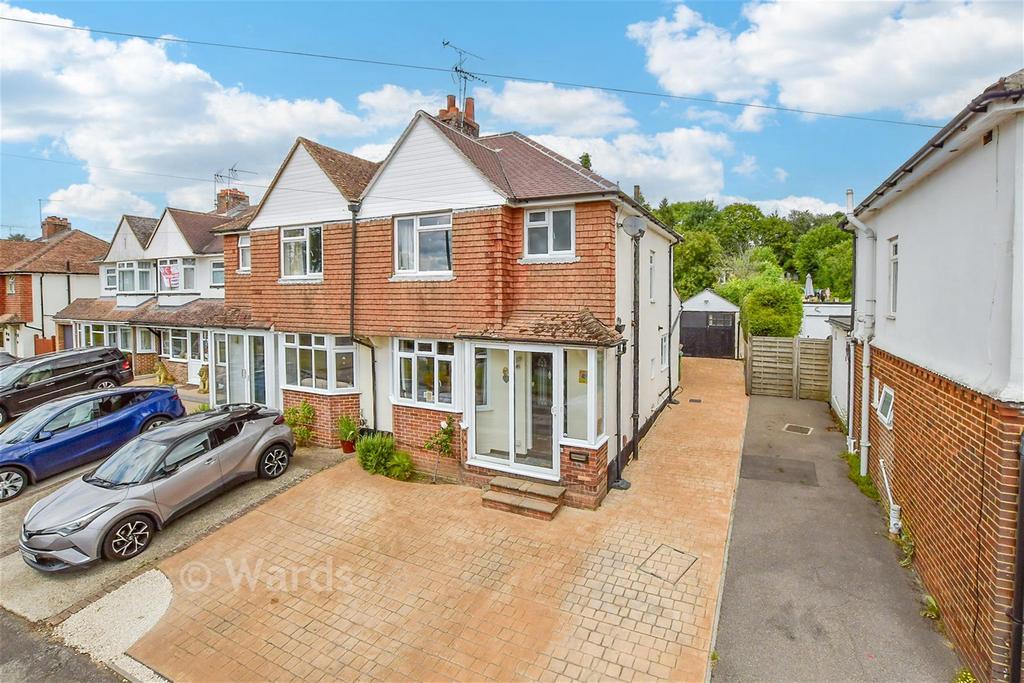 3 bedroom semi-detached house for sale