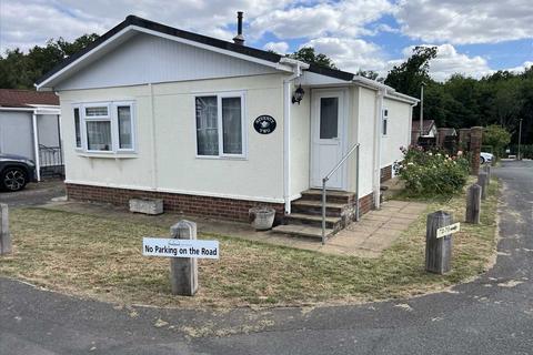 3 bedroom park home for sale, Wyatts Covert, Denham Green