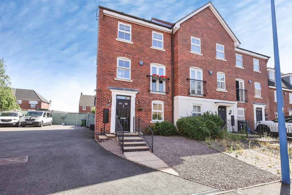 4 bedroom end of terrace house for sale