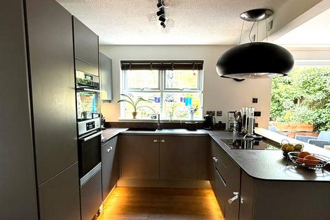 4 bedroom detached house for sale, Oldwood Chase, Hampshire GU14