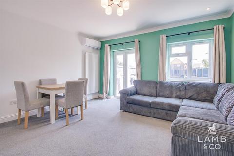 2 bedroom detached bungalow for sale, Meadow Close, Clacton-On-Sea CO15